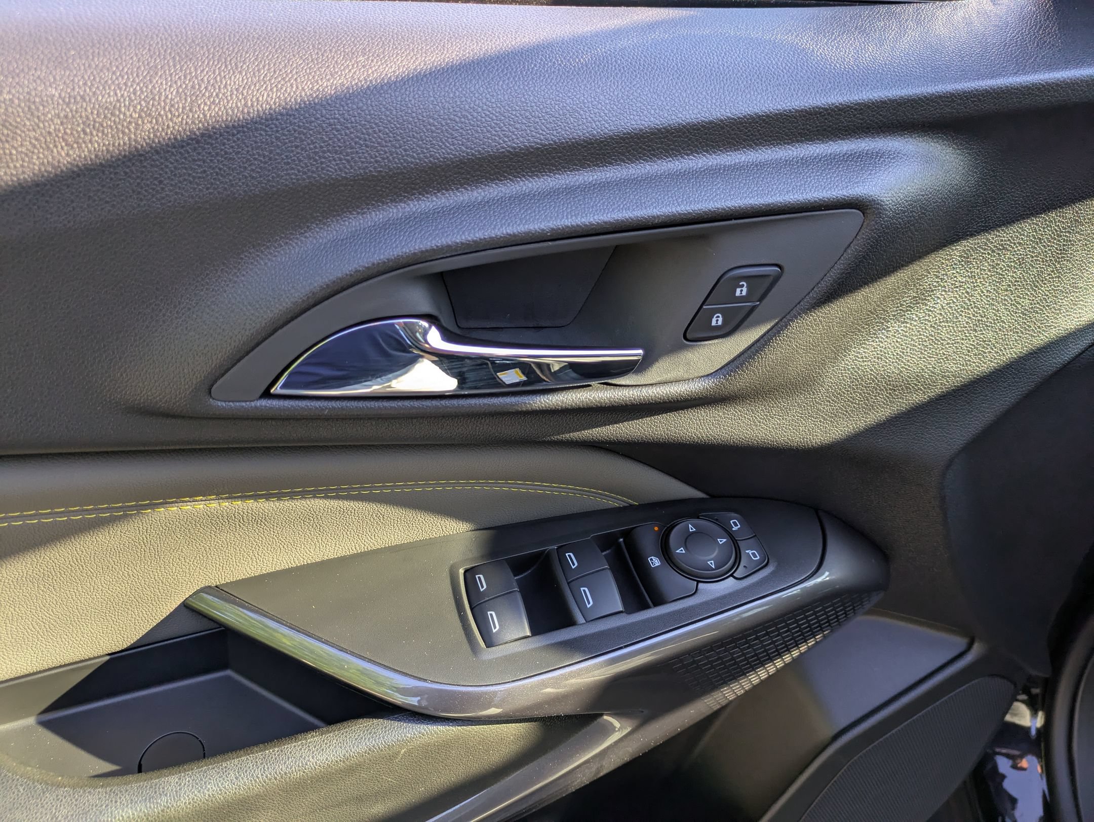 Used 2026 Chevrolet Trax ACTIV w/ Sunroof Package FWD image 16