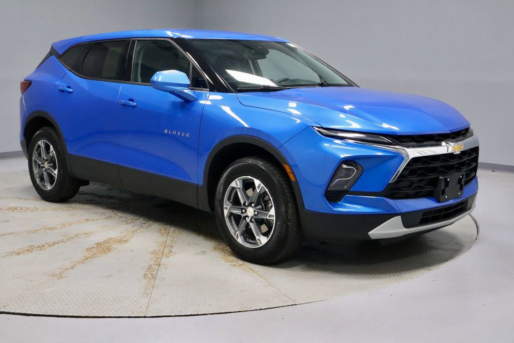 Used 2025 Chevrolet Blazer LT image 7