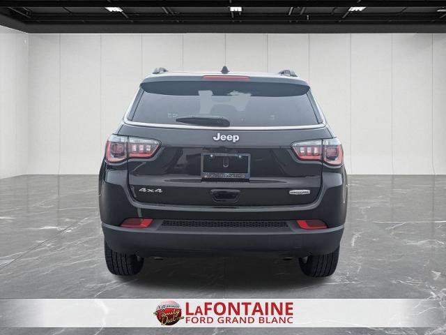 Used 2025 Jeep Compass Latitude w/ Sun & Sound Group AWD/4WD image 4