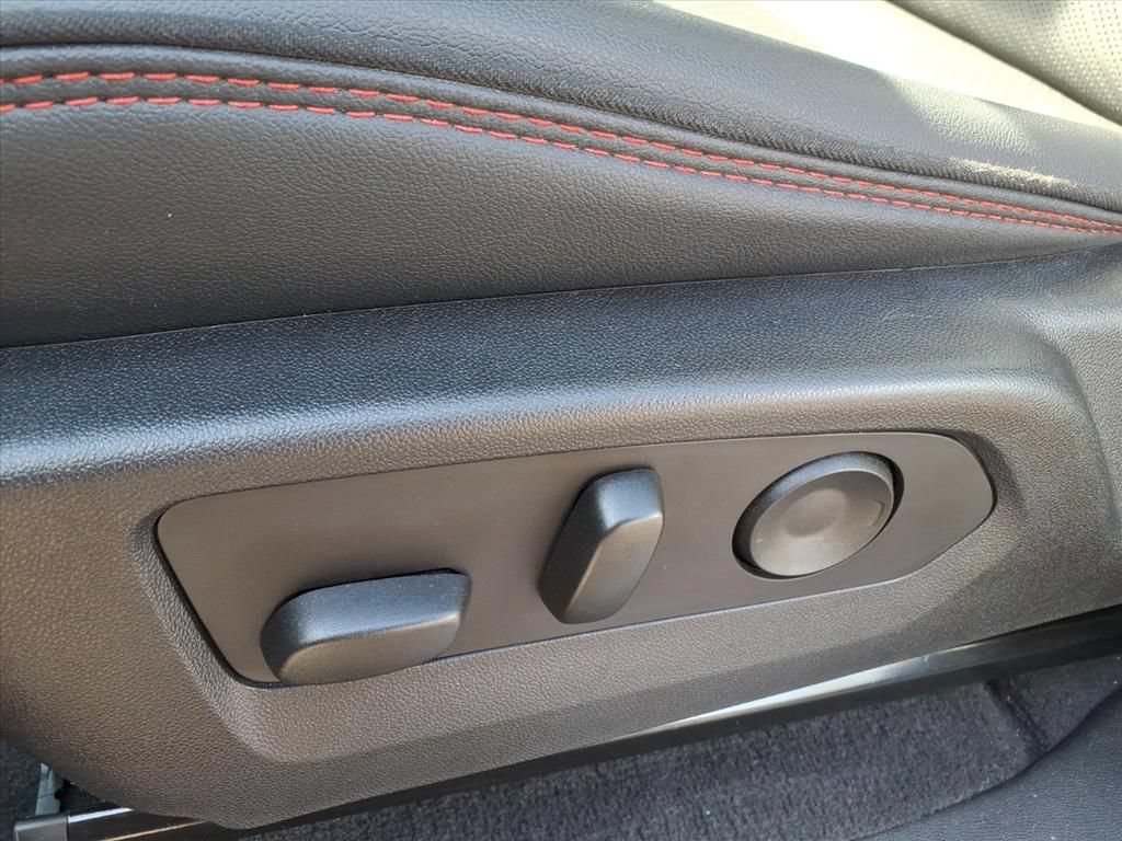 Used 2024 GMC Canyon AT4X AWD/4WD image 15
