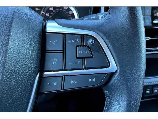 Used 2024 Toyota Highlander LE image 12