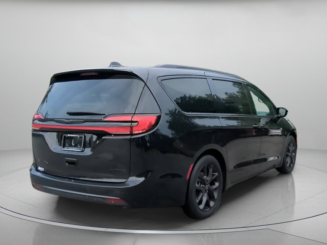 Used 2025 Chrysler Pacifica Limited FWD image 27