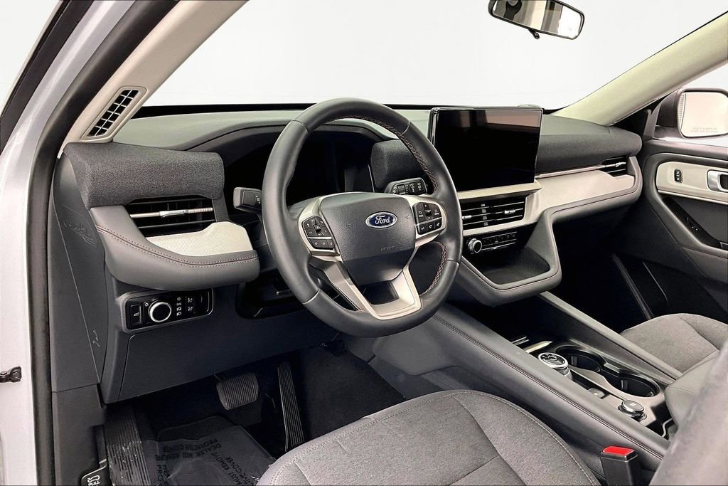 Certified 2025 Ford Explorer Active image 14