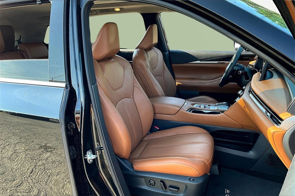 Used 2024 INFINITI QX60 Sensory w/ Vision Package image 9