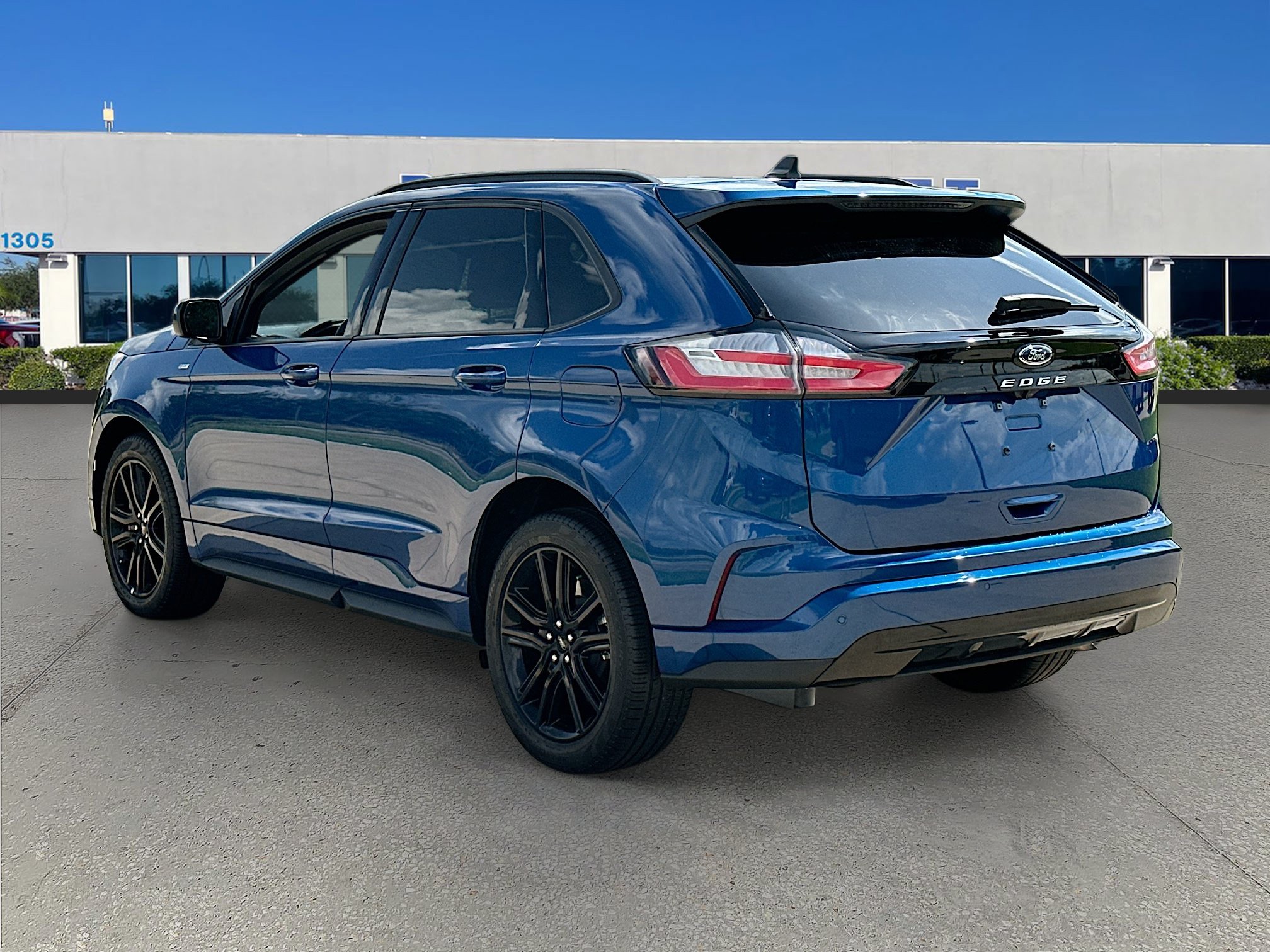 Certified 2024 Ford Edge ST-Line AWD/4WD image 5