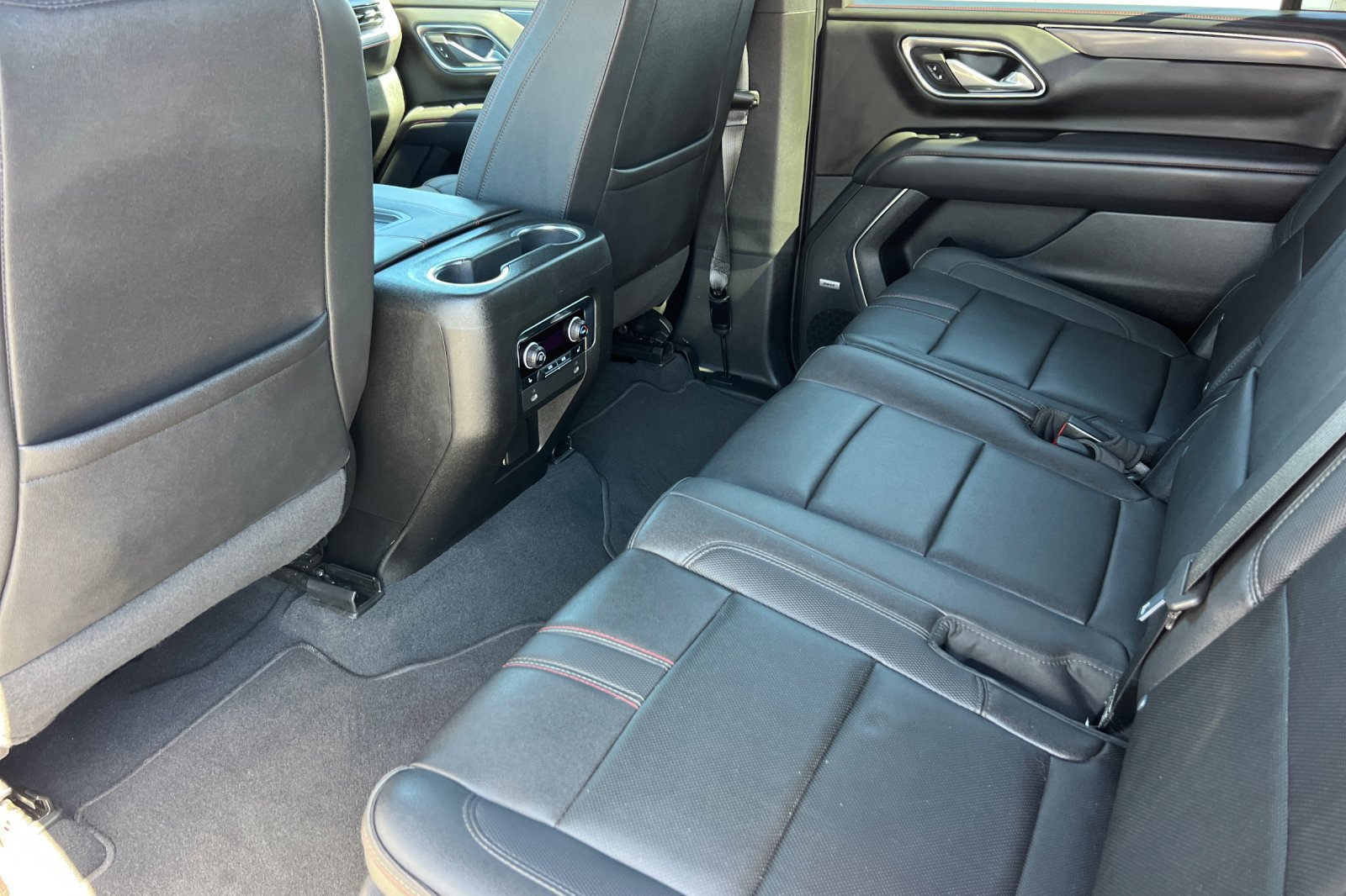 Used 2022 Chevrolet Suburban RST w/ Luxury Package AWD/4WD image 14