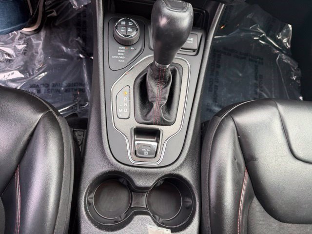 Used 2020 Jeep Cherokee Trailhawk w/ Comfort/Convenience Group AWD/4WD image 25