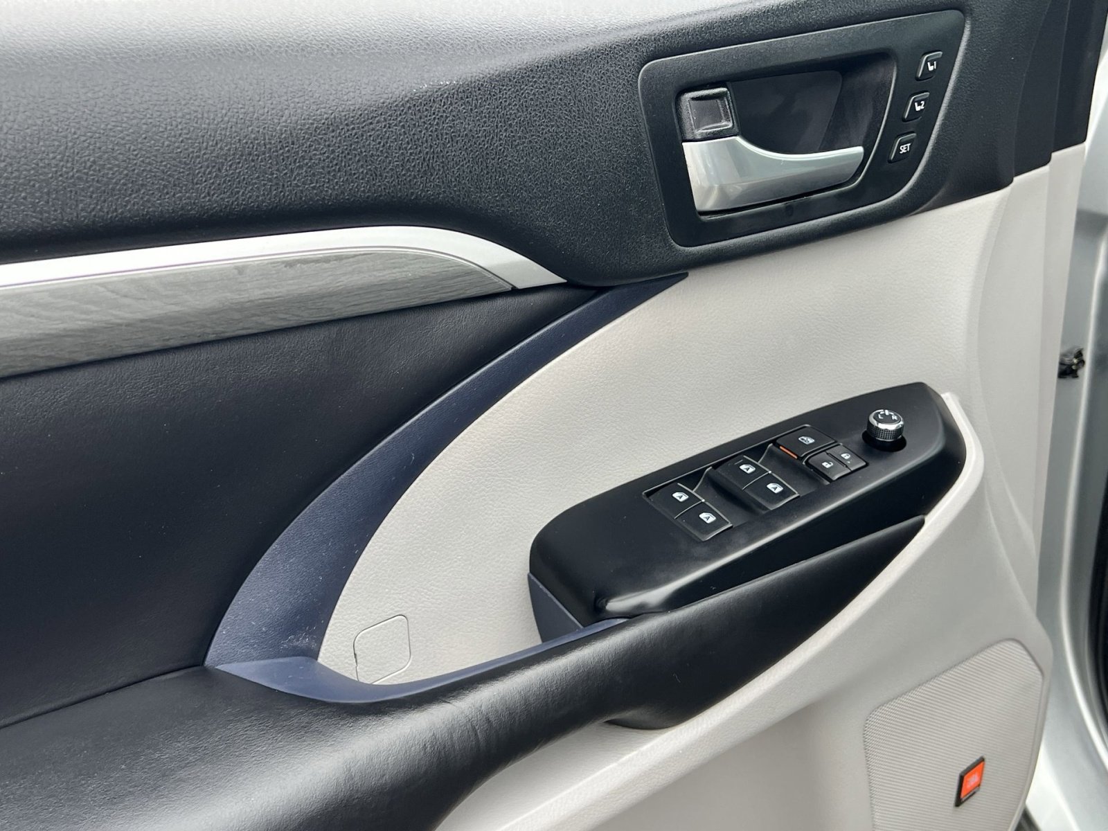 Used 2019 Toyota Highlander Limited AWD/4WD image 23