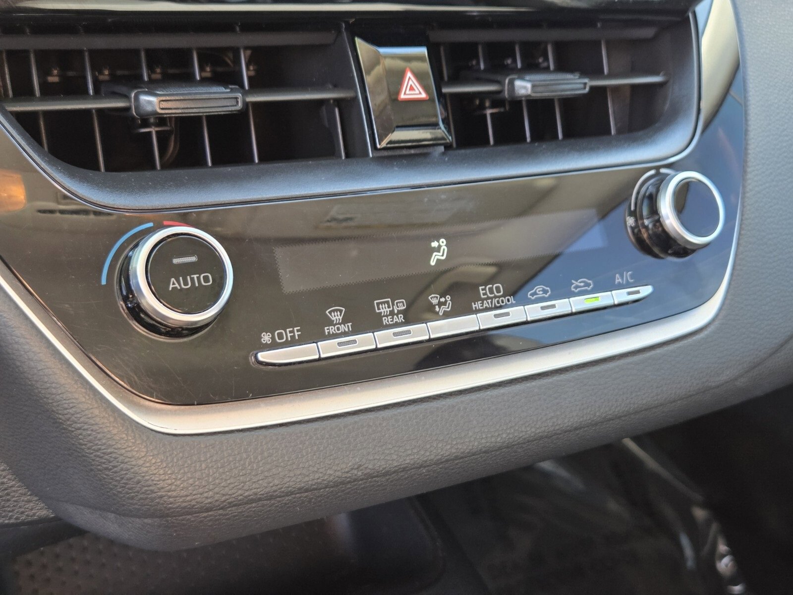 Used 2021 Toyota Corolla LE image 22