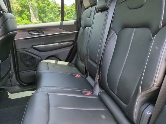 Used 2025 Jeep Grand Cherokee Limited w/ Black Appearance Package AWD/4WD image 14
