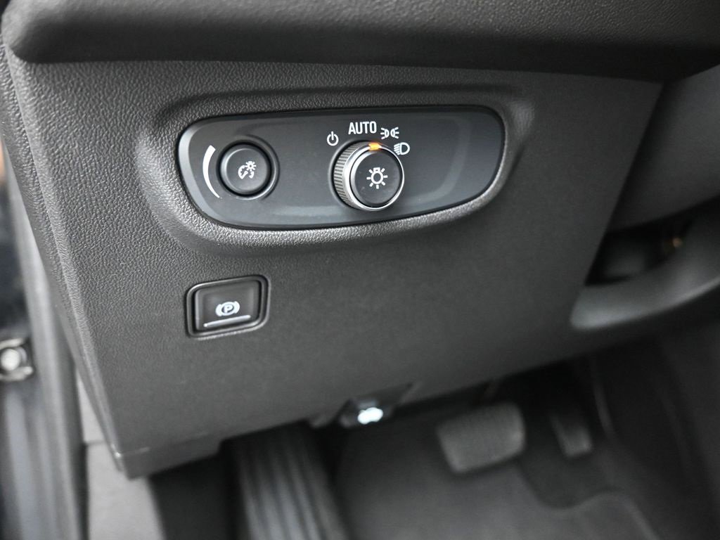 Used 2024 GMC Terrain SLE image 13