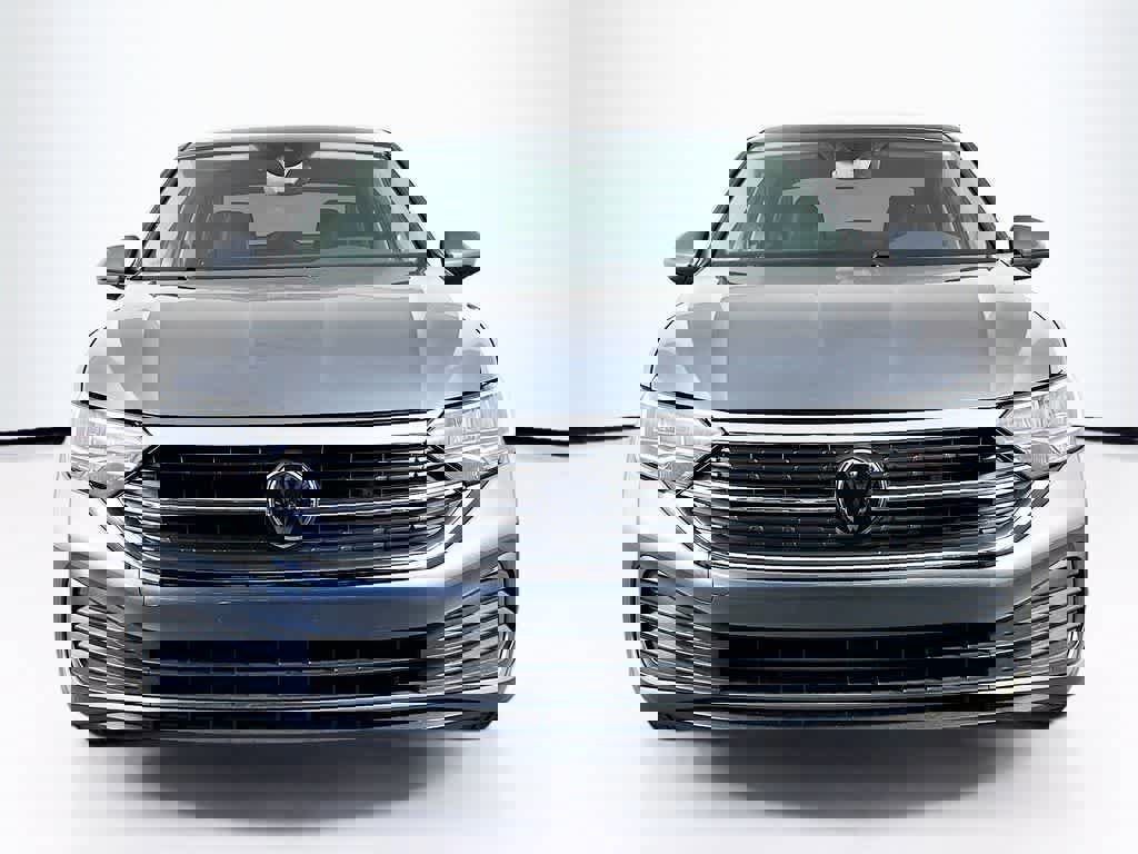 Used 2024 Volkswagen Jetta SE image 8