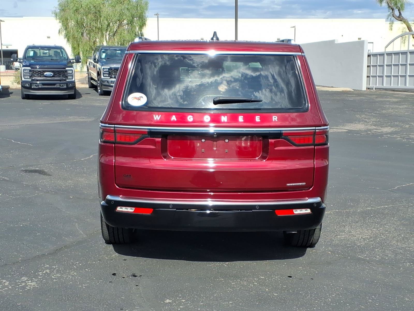 Used 2024 Jeep Wagoneer Series III w/ Premium Group I AWD/4WD image 5