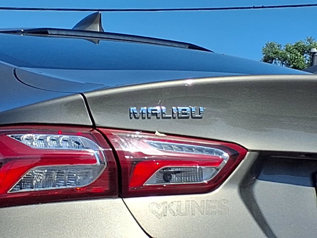 Used 2020 Chevrolet Malibu LT FWD image 22