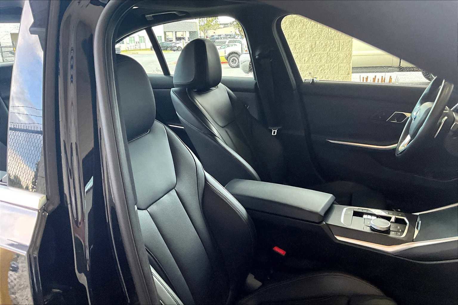 Used 2024 BMW 330e w/ Convenience Package image 10