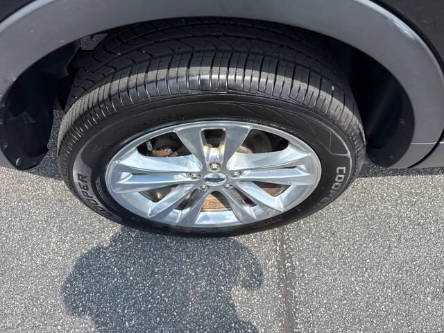 Certified 2019 Ford Explorer XLT w/ Equipment Group 202A AWD/4WD image 18