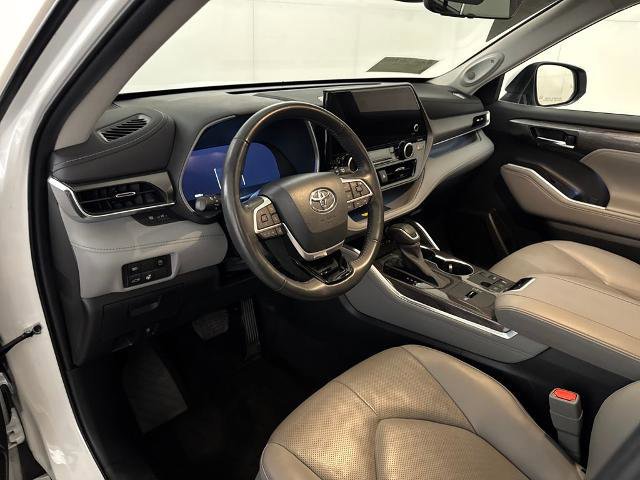 Used 2023 Toyota Highlander L image 8