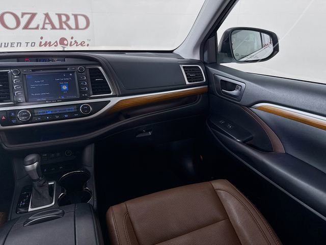 Used 2017 Toyota Highlander Limited Platinum image 27