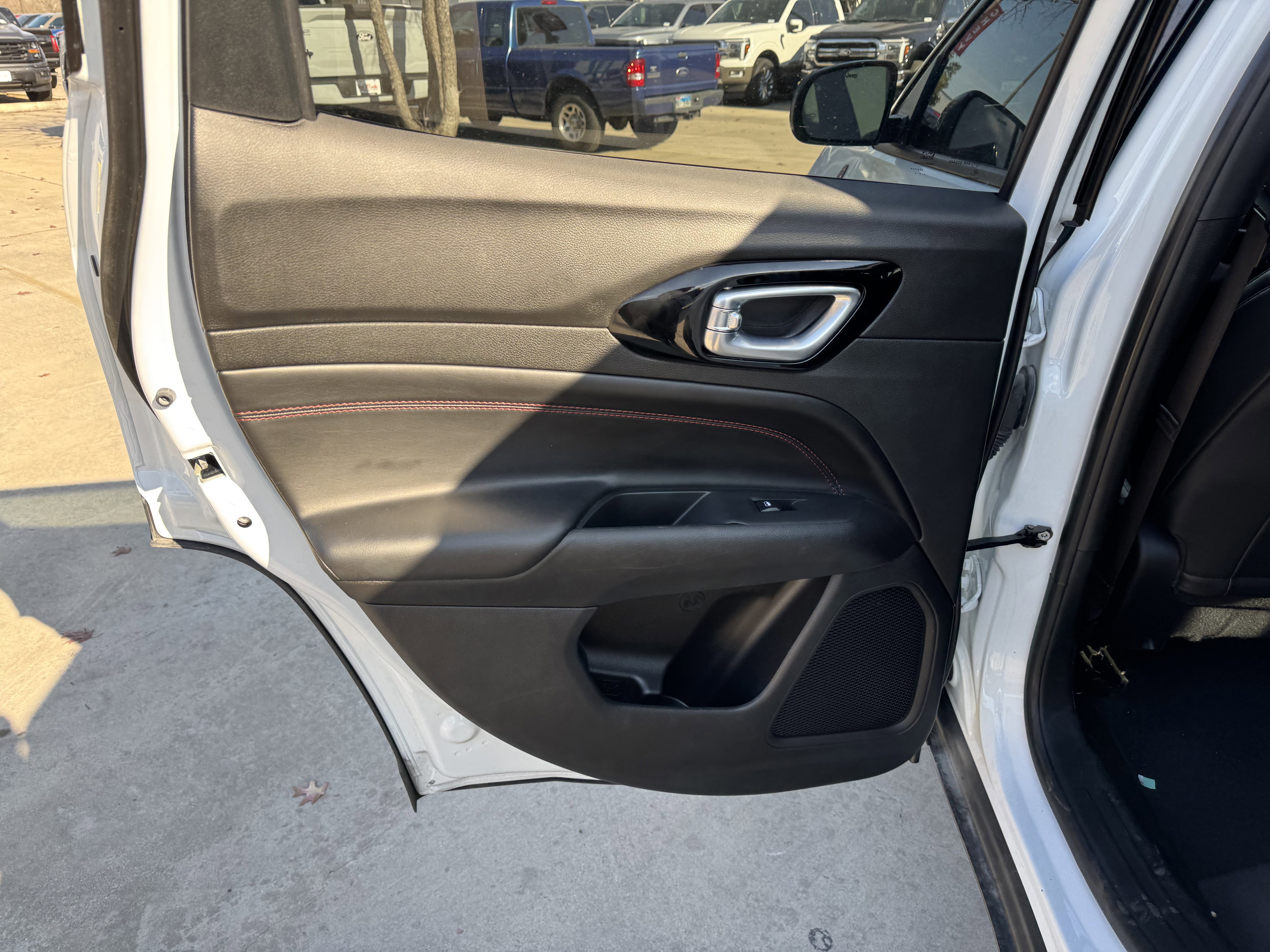 Used 2024 Jeep Compass Trailhawk image 13