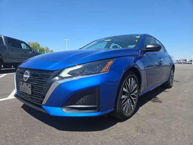 Used 2025 Nissan Altima 2.5 SV FWD image 2