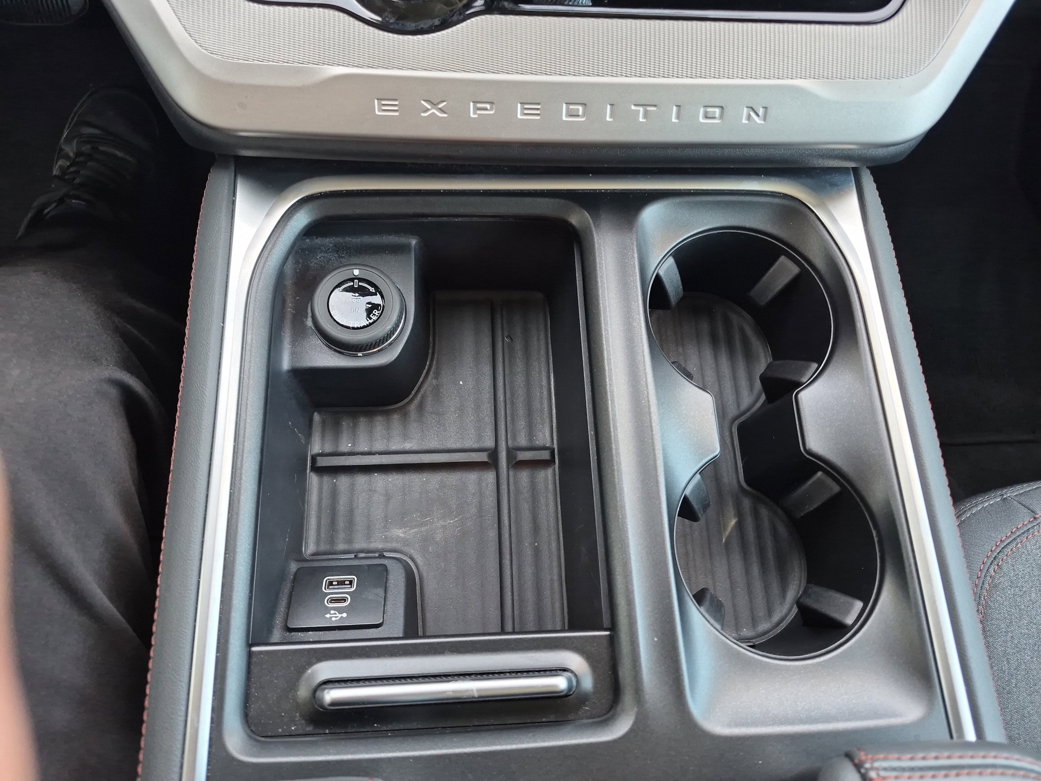 Certified 2025 Ford Expedition Active image 29