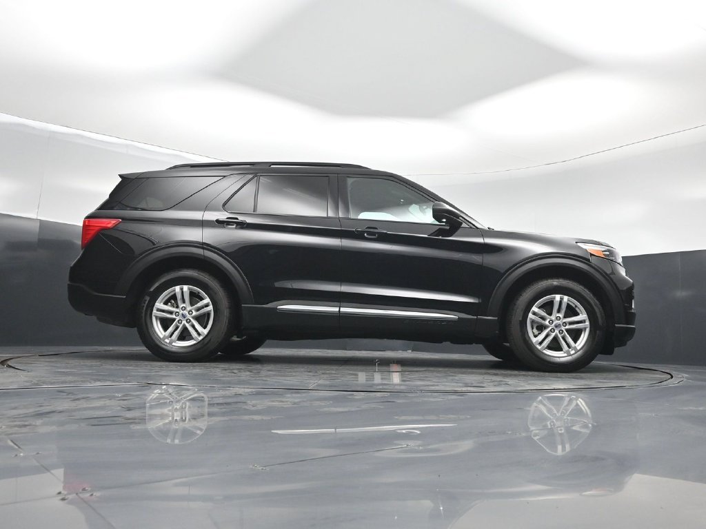 Certified 2024 Ford Explorer XLT RWD image 48