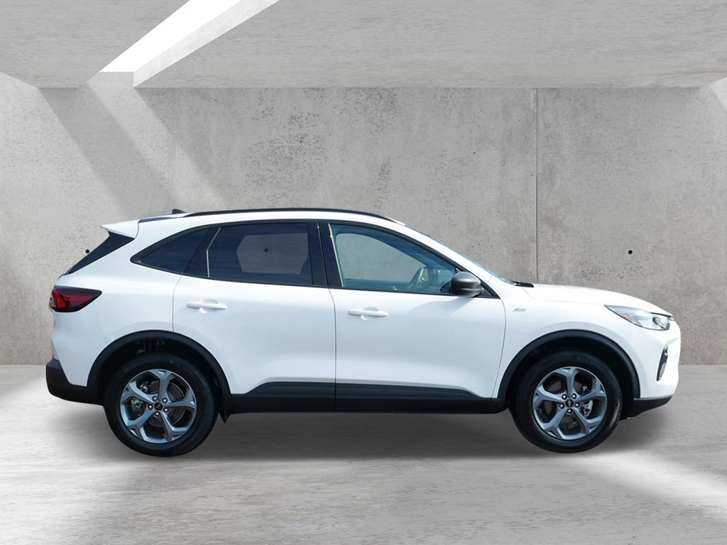Certified 2025 Ford Escape ST-Line AWD/4WD image 2
