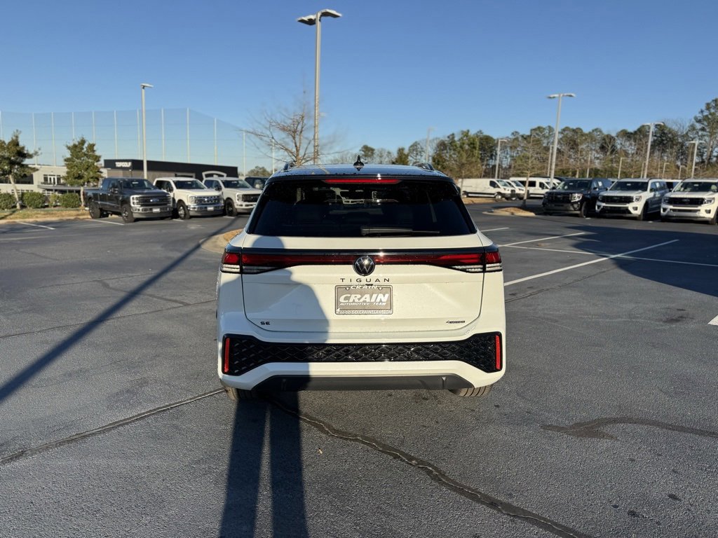 Used 2025 Volkswagen Tiguan SE R-Line image 4