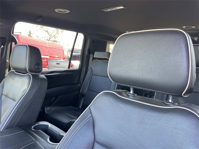 Used 2025 Chevrolet Suburban Premier image 22