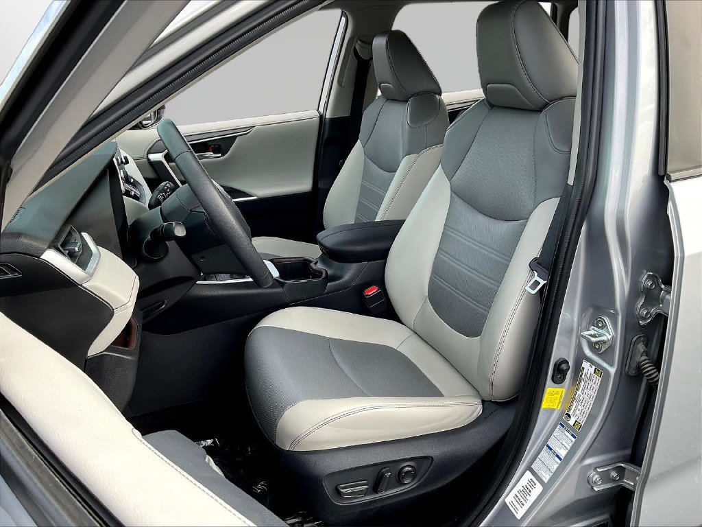 Used 2022 Toyota RAV4 Limited AWD/4WD image 25