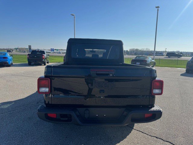 Used 2022 Jeep Gladiator Sport AWD/4WD image 4