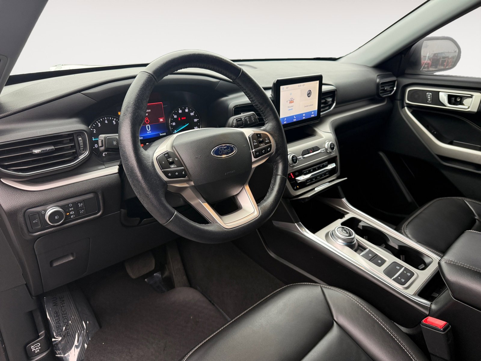 Certified 2022 Ford Explorer XLT w/ Equipment Group 202A image 15