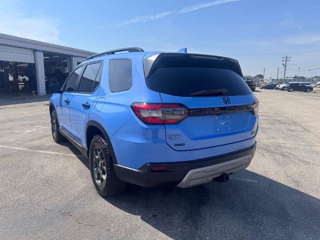 Used 2025 Honda Pilot TrailSport image 5