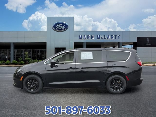 Used 2022 Chrysler Voyager LX FWD image 2