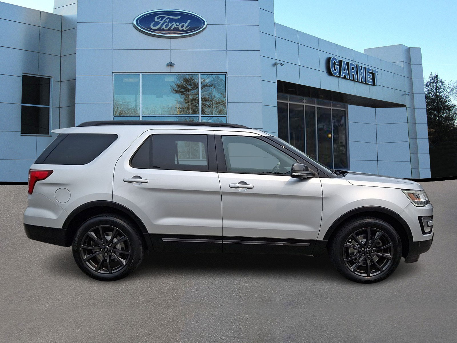 Certified 2017 Ford Explorer XLT w/ Equipment Group 202A AWD/4WD image 10