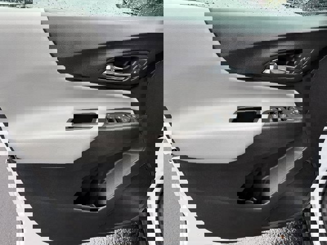 Used 2022 Chevrolet Equinox LT w/ LPO, Floor Liner Package image 10