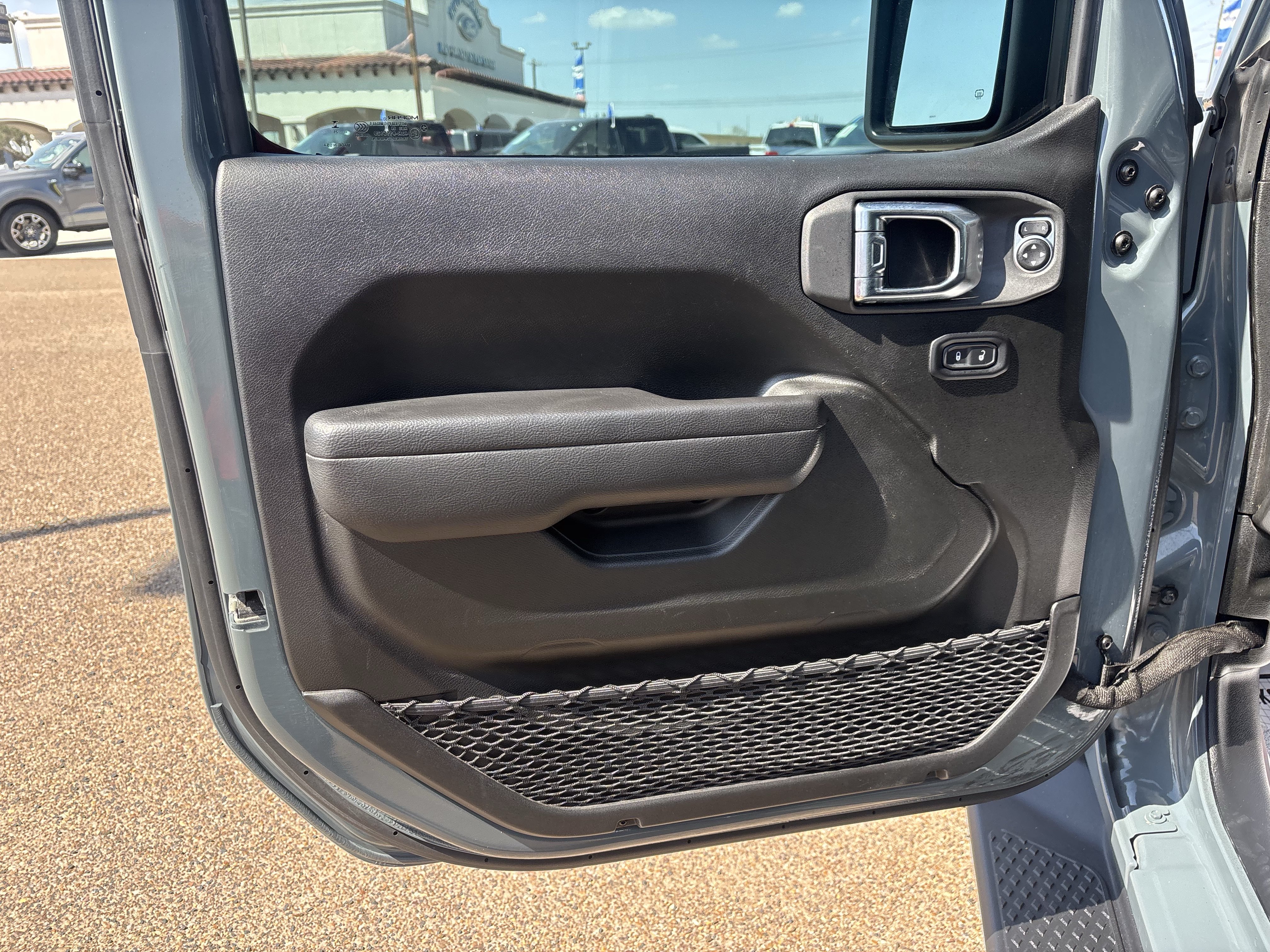 Used 2025 Jeep Gladiator Mojave AWD/4WD image 9