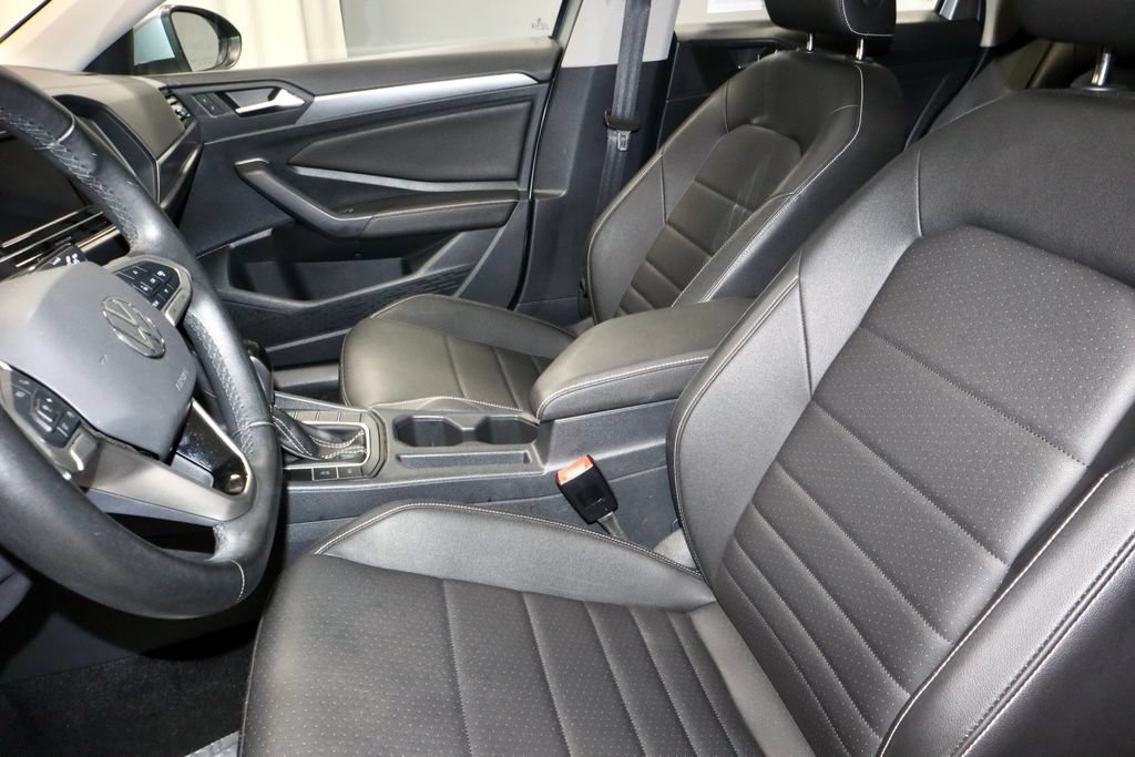 Used 2024 Volkswagen Jetta SE FWD image 24