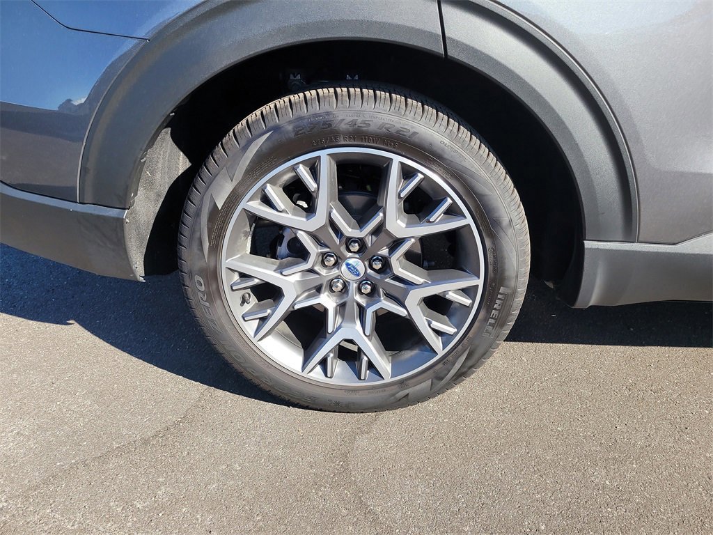 Certified 2025 Ford Explorer Platinum w/ Ultimate Package image 5