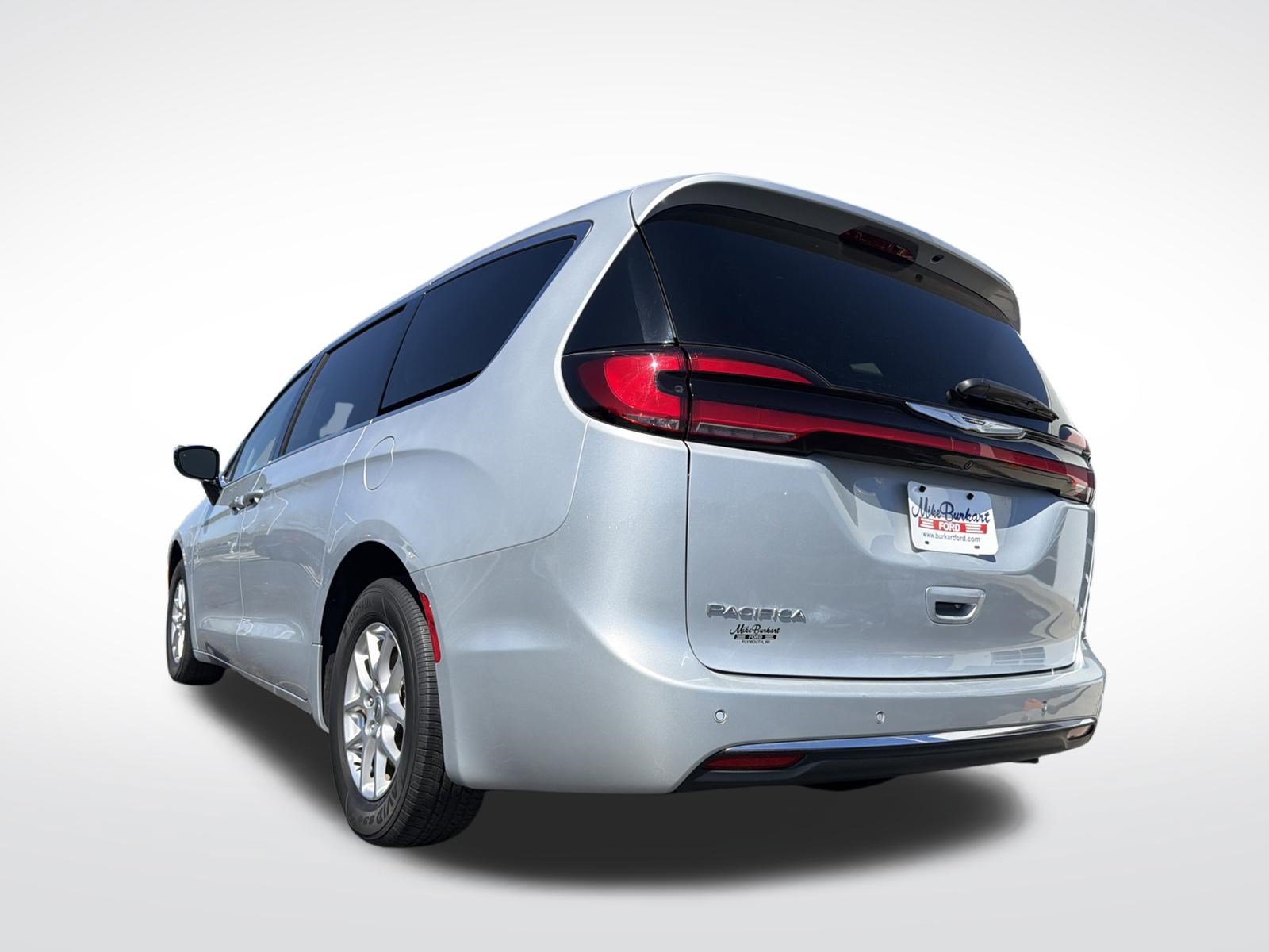 Used 2024 Chrysler Pacifica Touring-L FWD image 22
