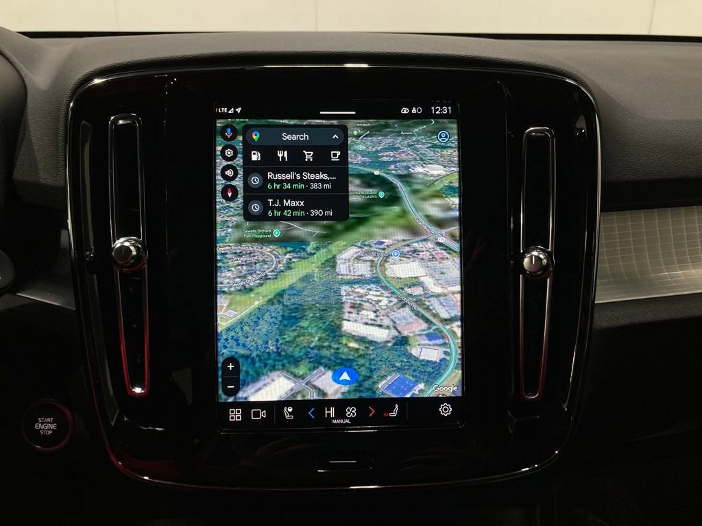 Used 2025 Volvo XC40 B5 Core image 25