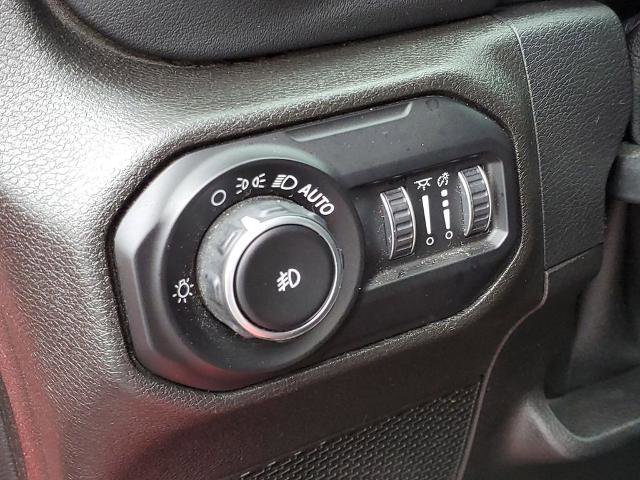 Used 2018 Jeep Wrangler Unlimited Sahara AWD/4WD image 7