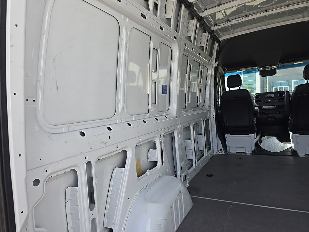 Used 2024 Mercedes-Benz Sprinter 2500 image 11