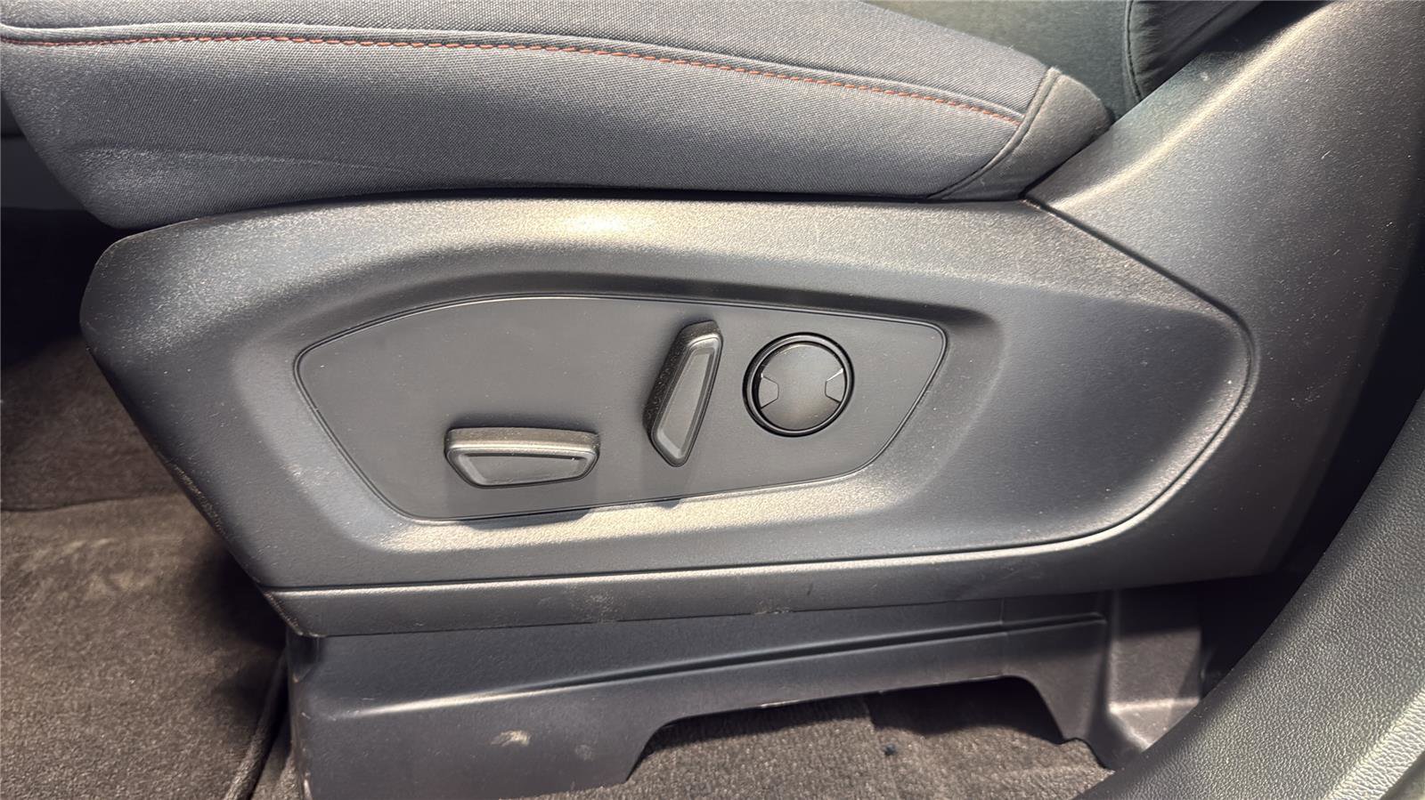 Certified 2025 Ford Explorer Active image 26