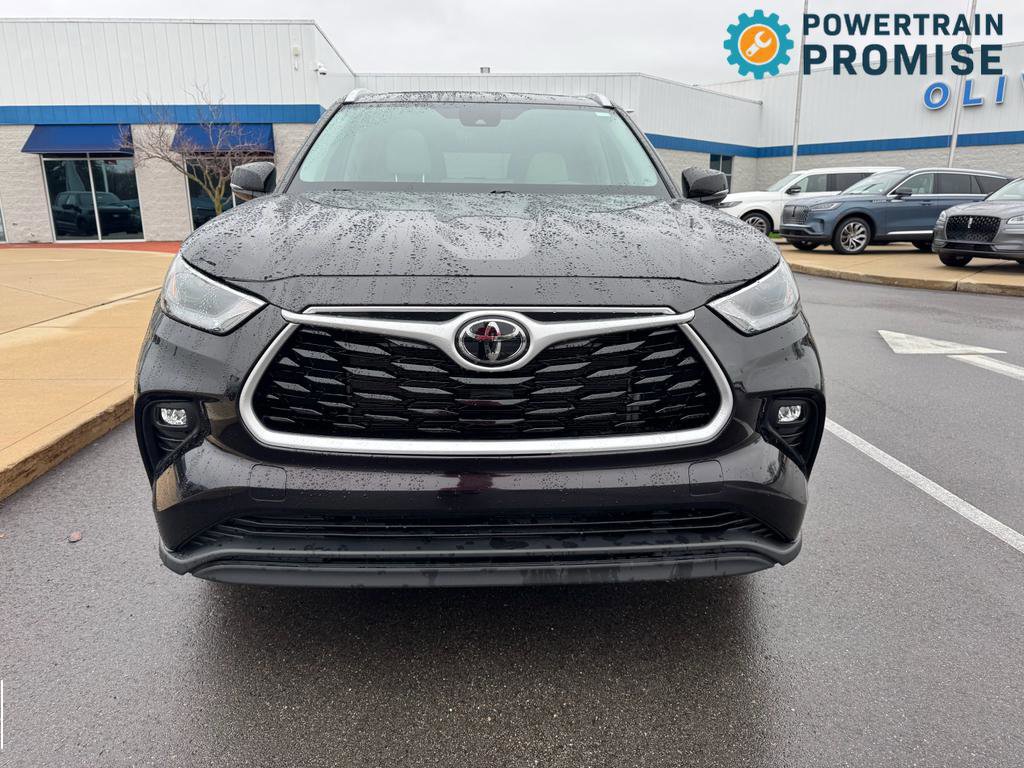 Used 2022 Toyota Highlander XLE AWD/4WD image 8