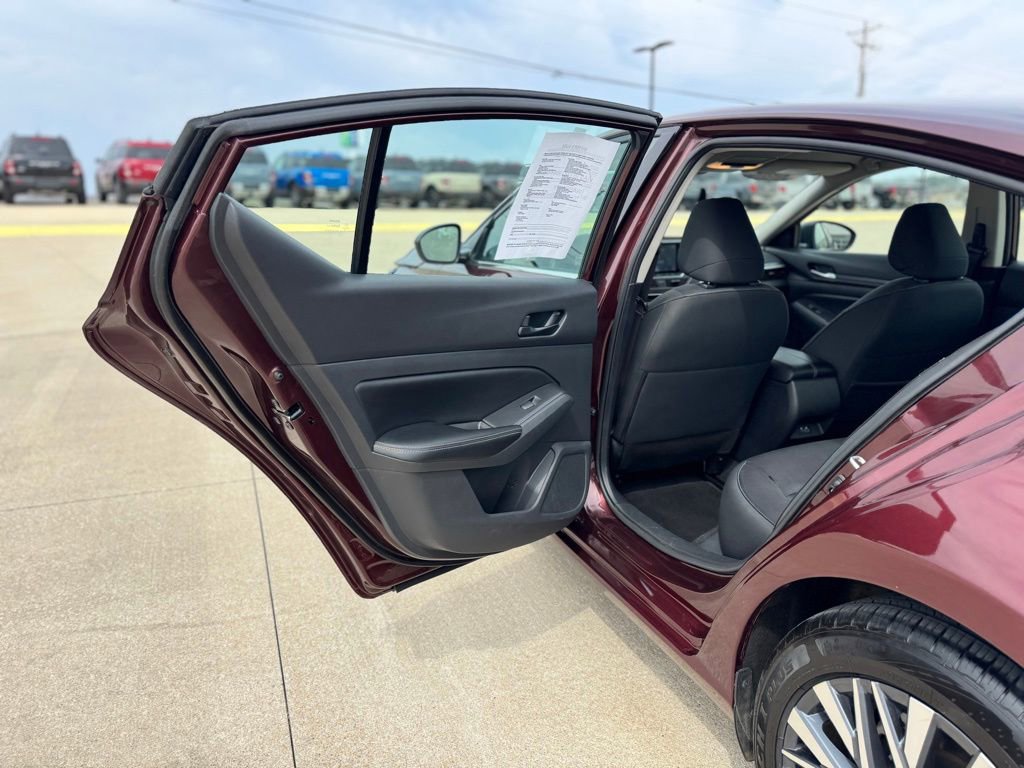 Used 2025 Nissan Altima 2.5 SV FWD image 31