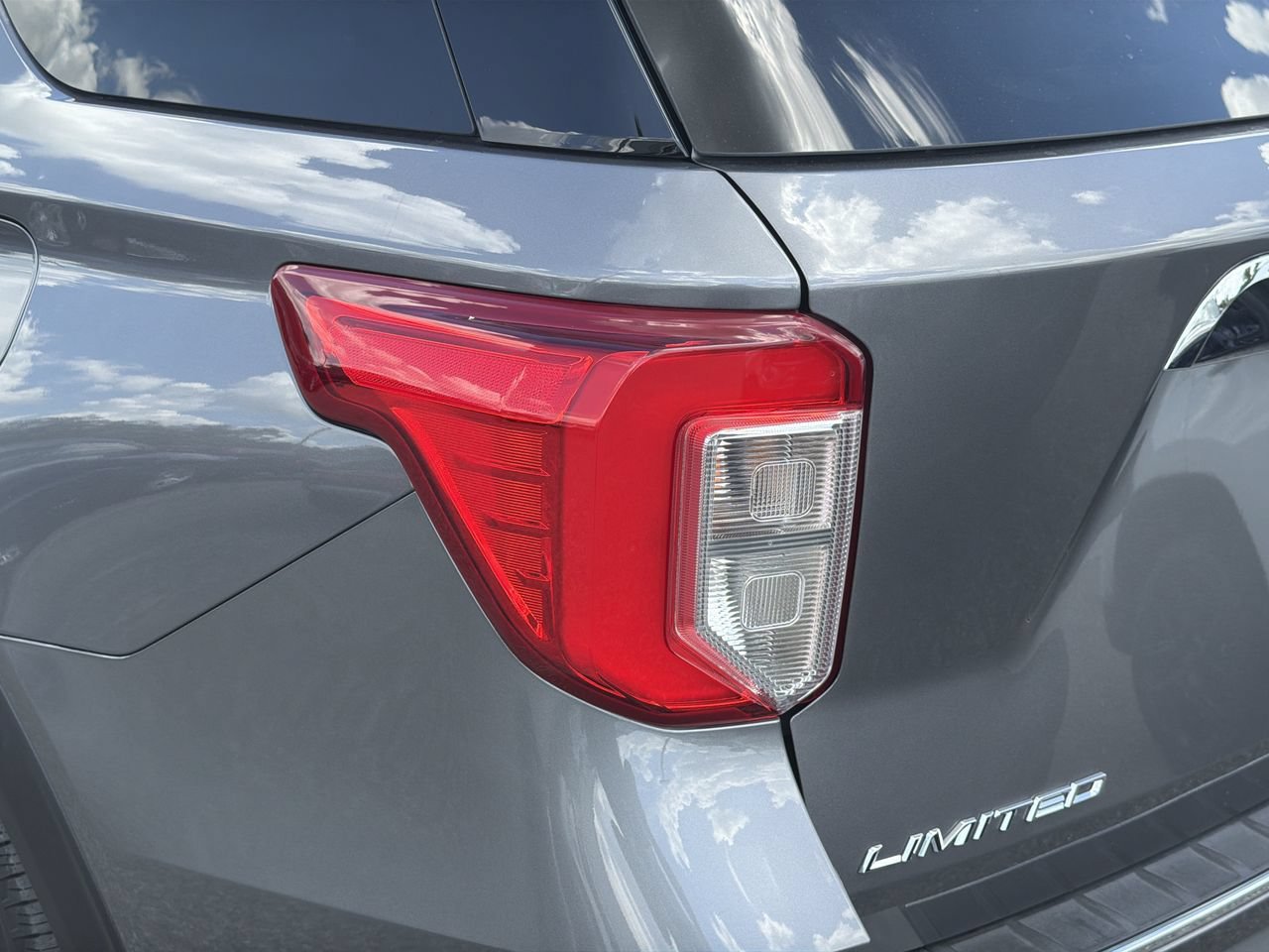 Certified 2023 Ford Explorer Limited w/ Limited Technology Package RWD image 7