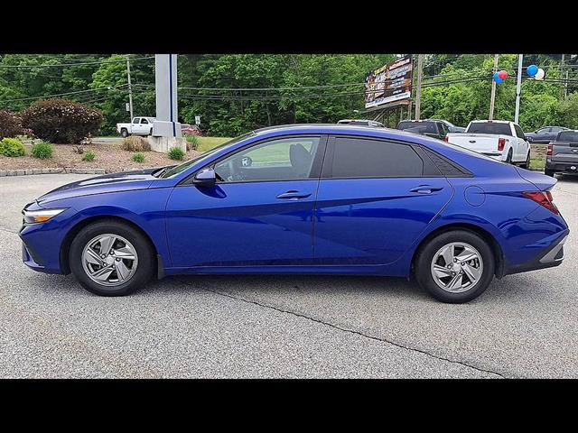 Used 2024 Hyundai Elantra SE FWD image 5