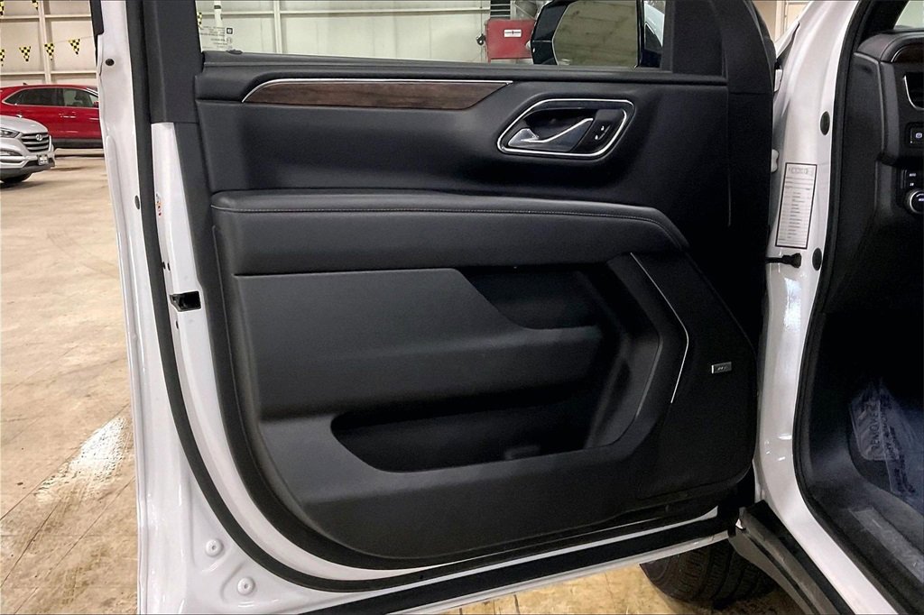 Used 2023 Chevrolet Suburban Premier image 21
