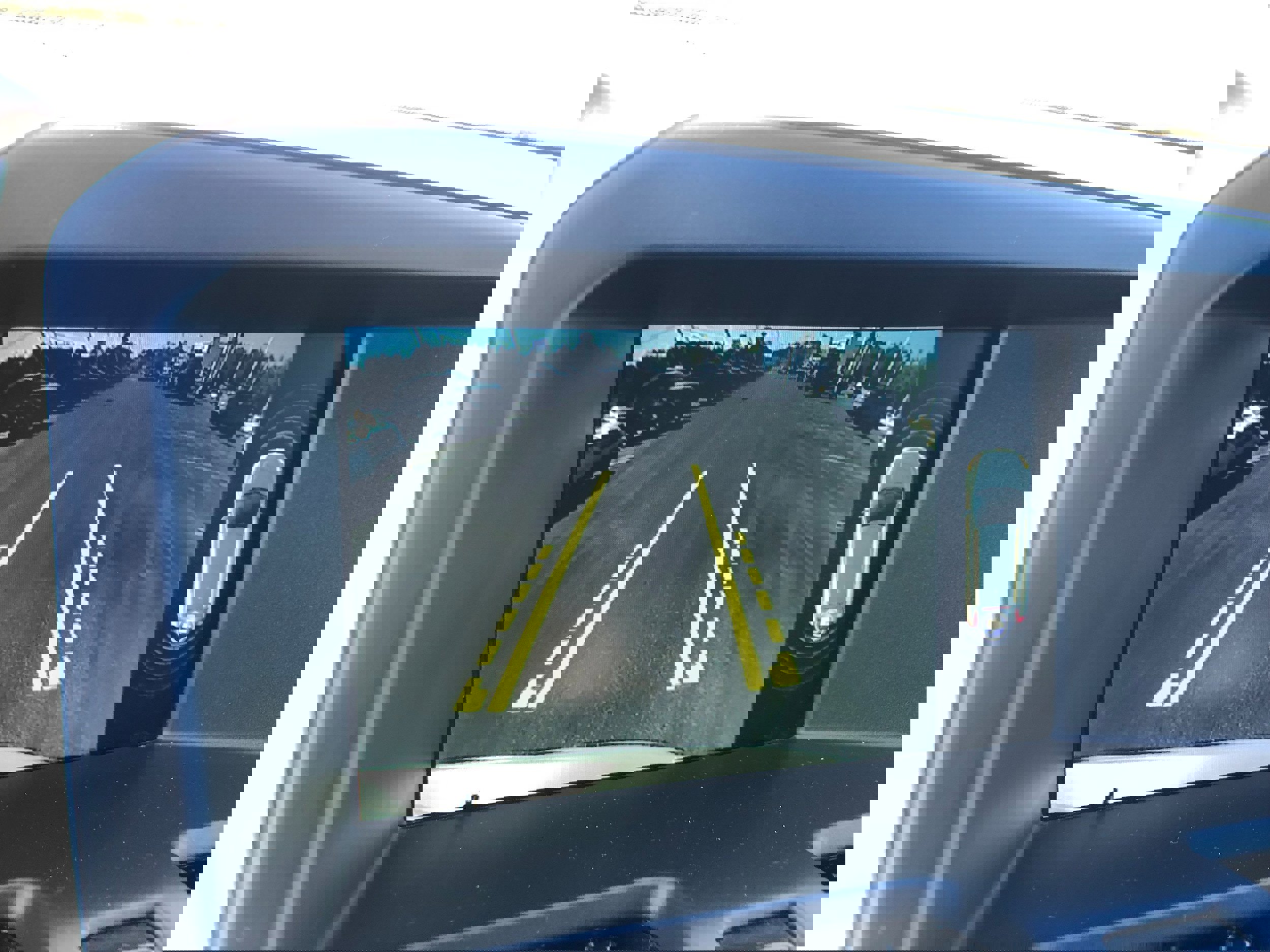 Used 2016 Volvo XC60 T6 R-Design Platinum w/ Climate Package image 19